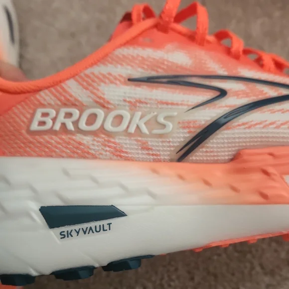 Brooks Women's Catamount 4 Running Shoes - Coral and White - Picture 5 of 7